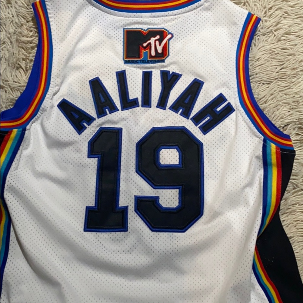 Aaliyah Top View 3
